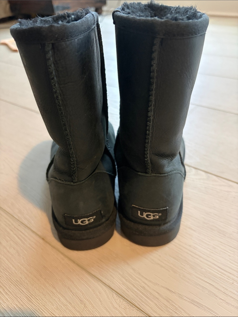 UGG Classic Short Shearling Boots in Black